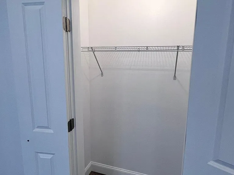 CORPORATE EXECUTIVE HOUSING — Photo 9
