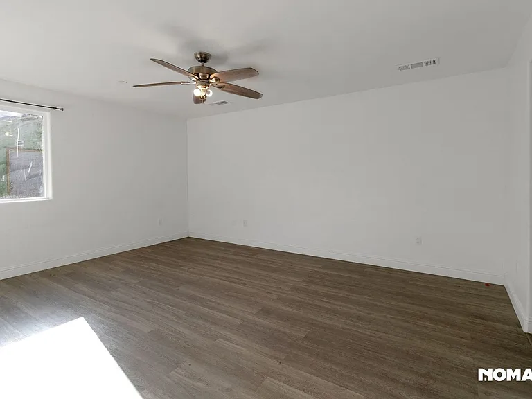 530 Hall St — Photo 14