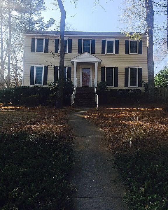2nd image of 302 Wakefield Ln N