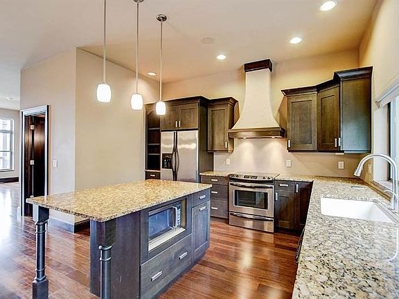 3rd image of 9086 Paddington Pkwy