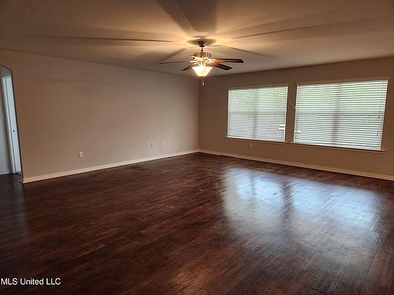 5th image of 7 Whisperwood Ln