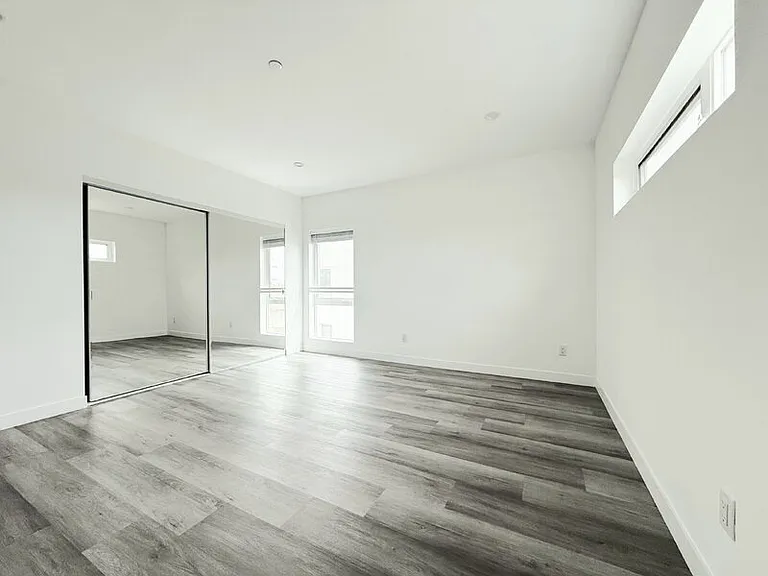 1260 Leighton Ave — Photo 9