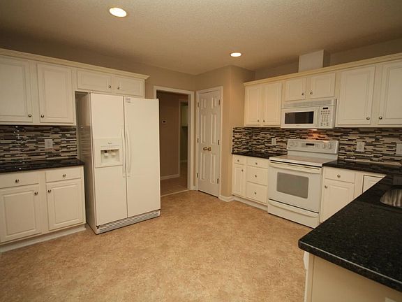 3rd image of 105 Rutledge Ln