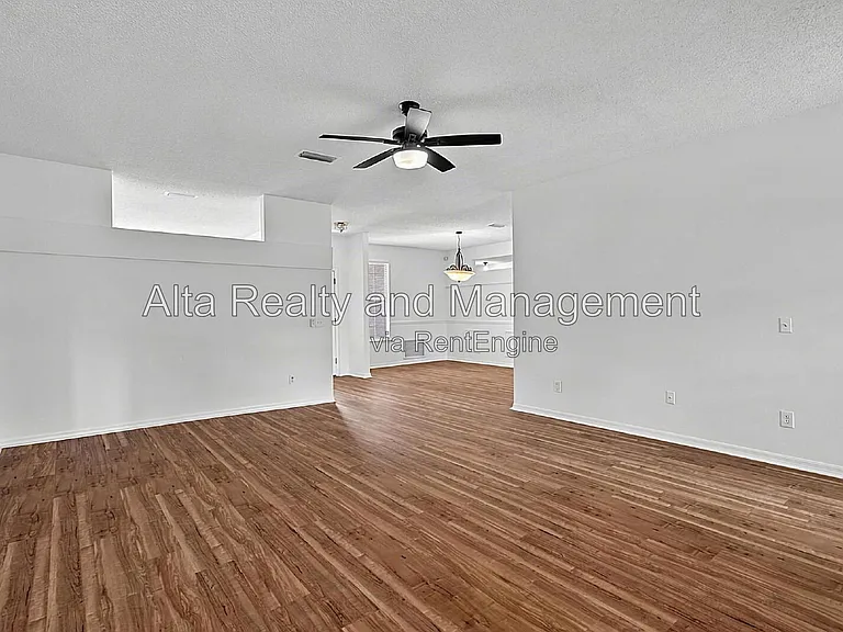 8426 Country Bend Cir W — Photo 10