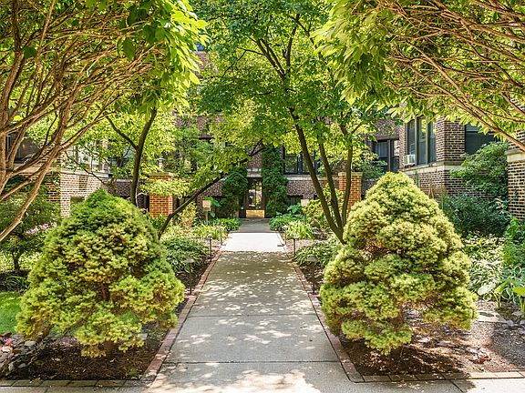 2nd image of 743 N Brompton Ave #3