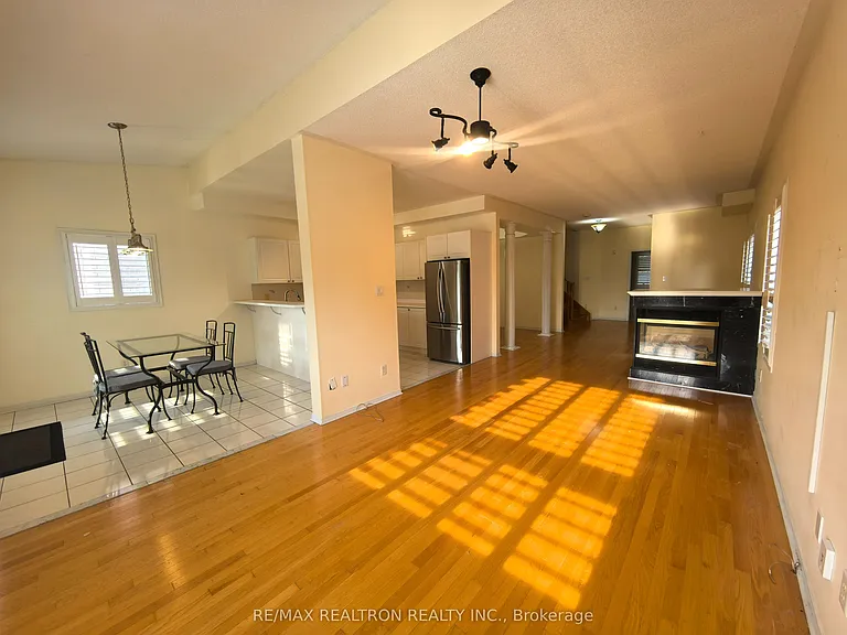 18 Nantucket Dr #MAIN 2ND FLOOR — Photo 12