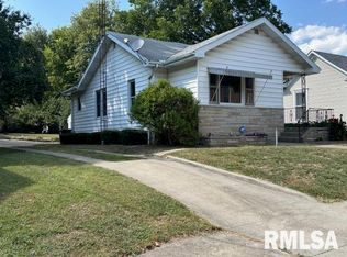 512 S Broad St, Carlinville, IL