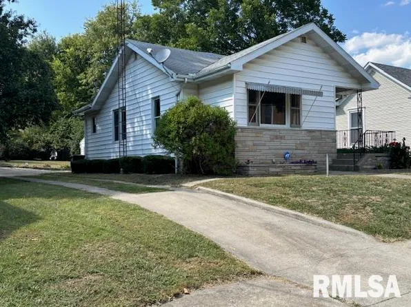 512 S Broad St, Carlinville, IL 62626