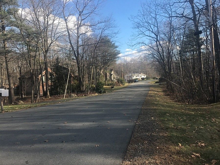 2nd image of 17 Hawthorne Dr