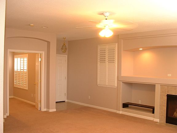 family/living room w/fireplace