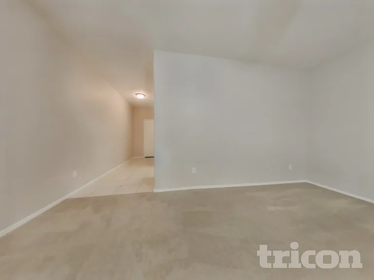 30900 W Picadilly Rd — Photo 3