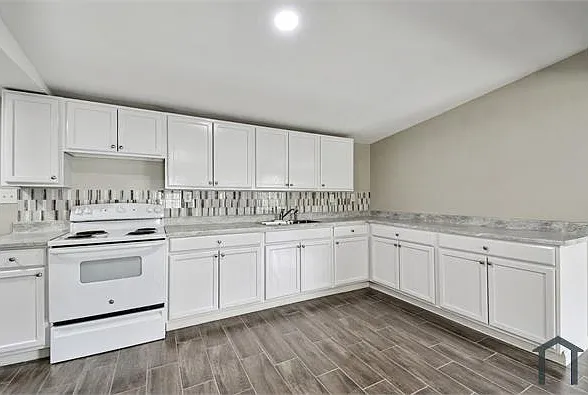 4 bed, 1152 sqft, $2,300 — Photo 3
