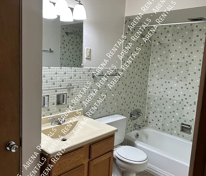 322 N 1st St #202 — Photo 15