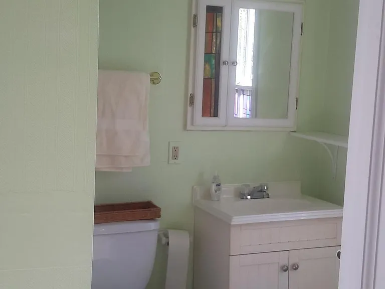 215 W Carr Ave — Photo 15
