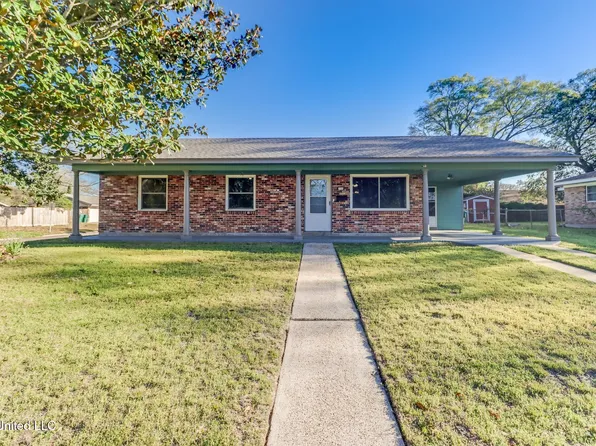2330 Middlecoff Dr, Gulfport, MS 39507