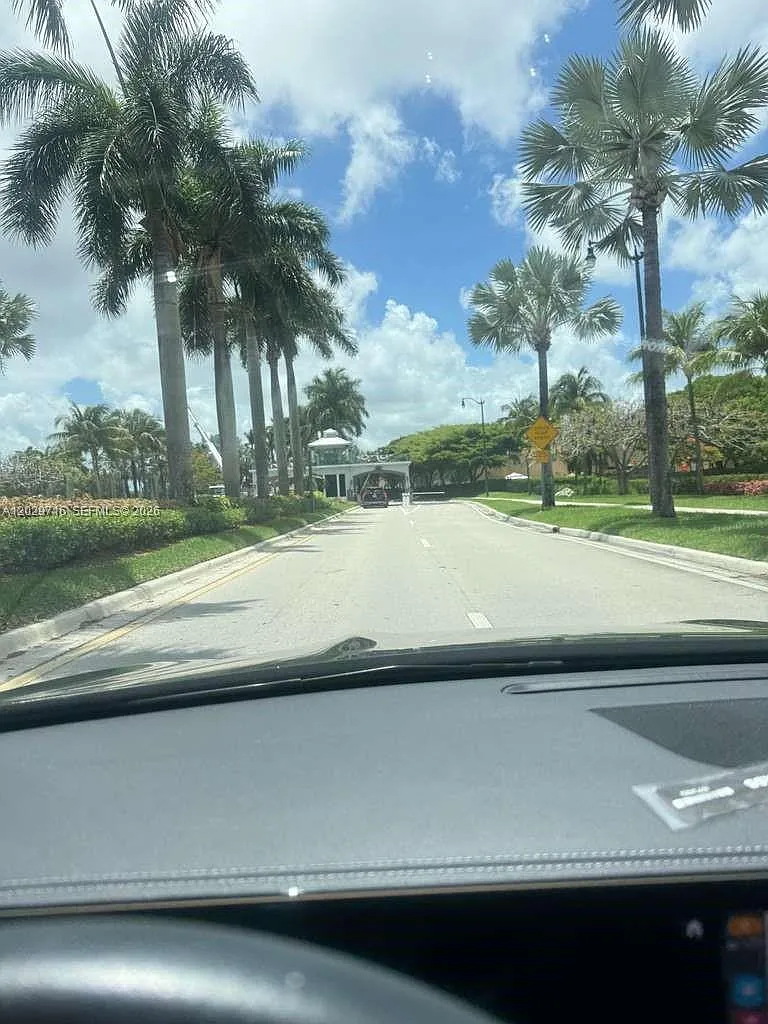 Portofino Pointe — Photo 4