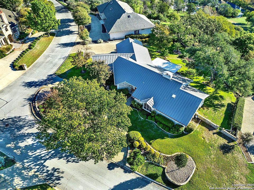 1st image of 204 DEERWOOD DR