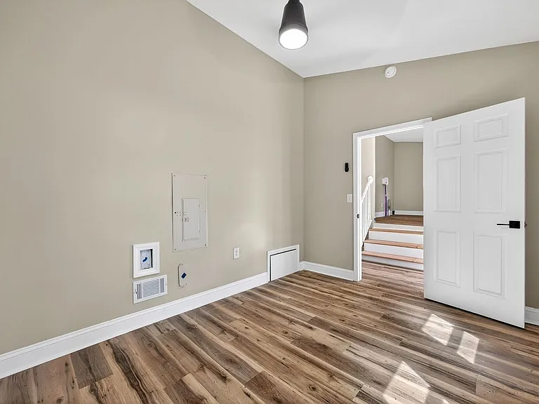 2218 Holt Dr — Photo 23