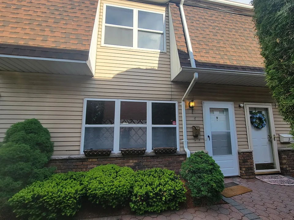 81 Church St #4