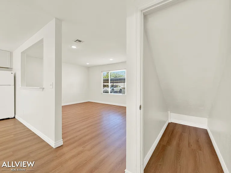 980 E Mission Ave — Photo 10