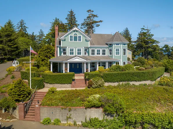 930 NW Highland Dr, Waldport, OR 97394