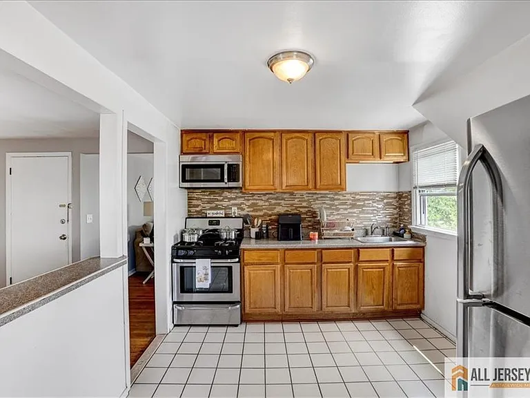 52 Saint Ann St #2-F — Photo 17
