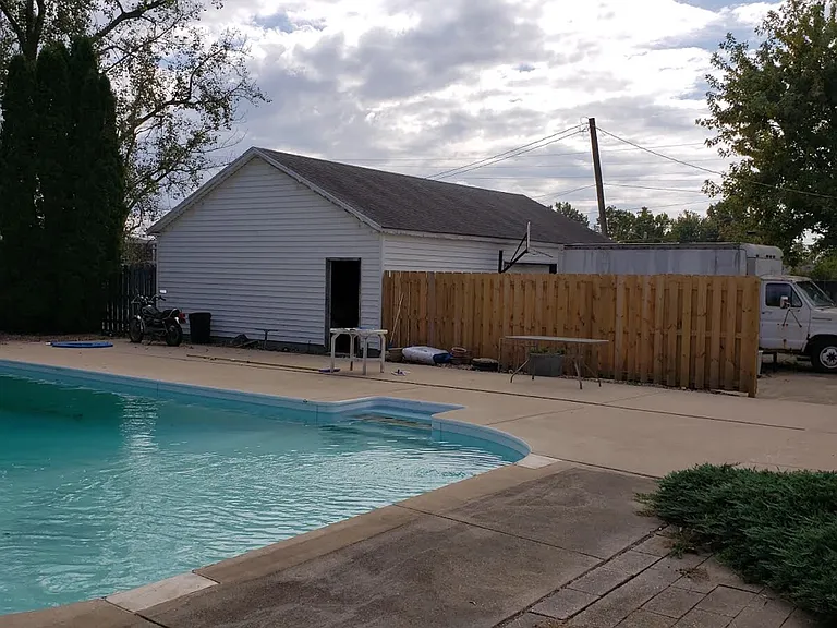 9403 Shenandoah Dr — Photo 2