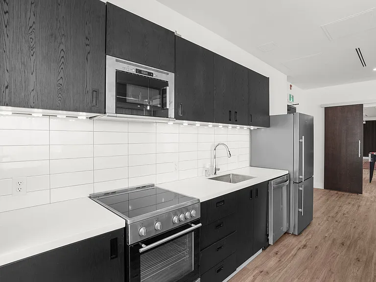 140 Ferguson Dr — Photo 7