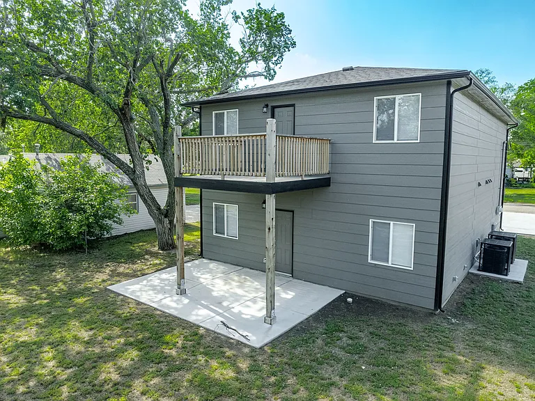 5588 W Elm St — Photo 11