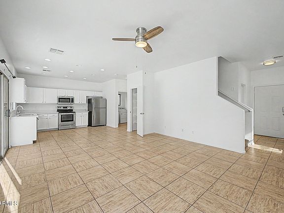 3rd image of 625 E ATLANTA Avenue