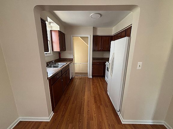 4th image of 4168 Agnes Ave
