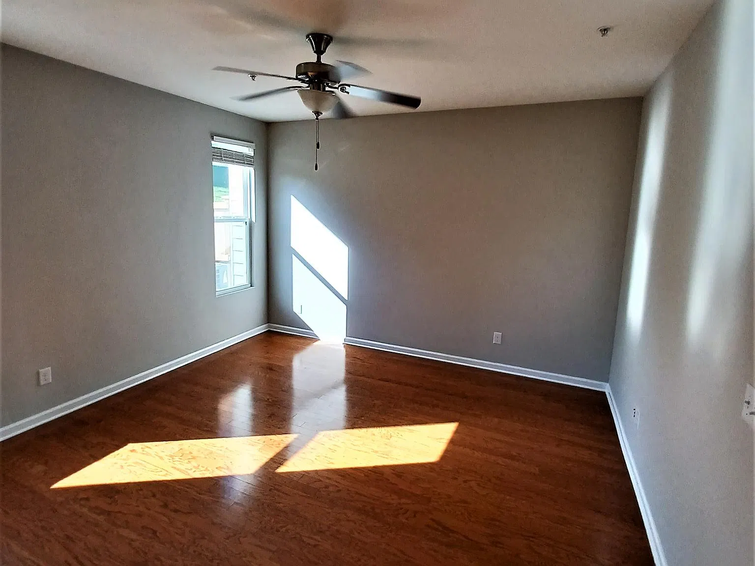 3 bed, 2.5 bath, 1679 sqft, $2,300 — Photo 3