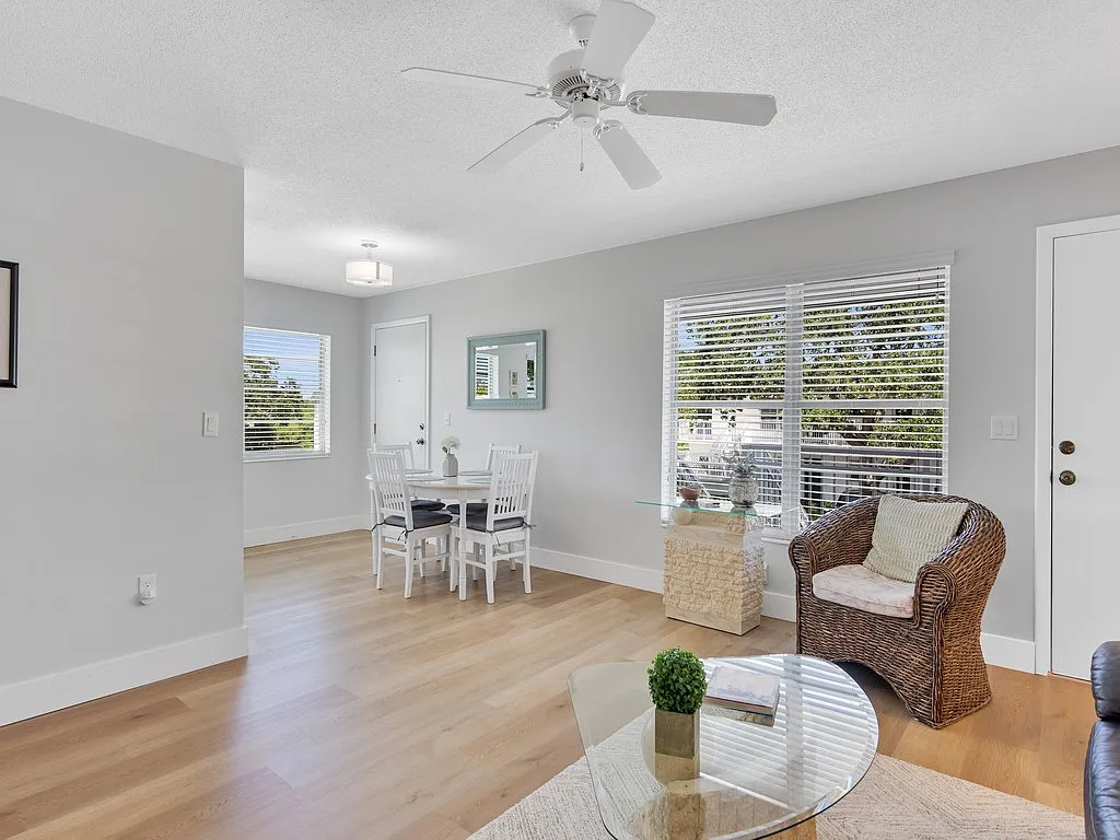 2 bed, 1000 sqft, $3,200 — Photo 4