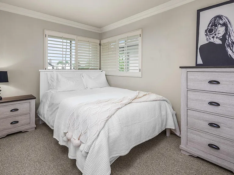 Guestroom / queen bed