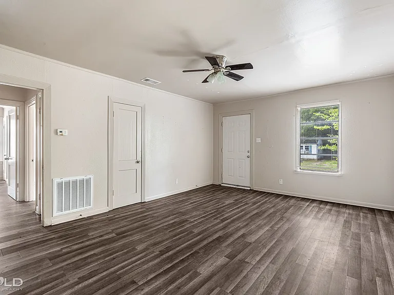 3920 Huston St — Photo 18