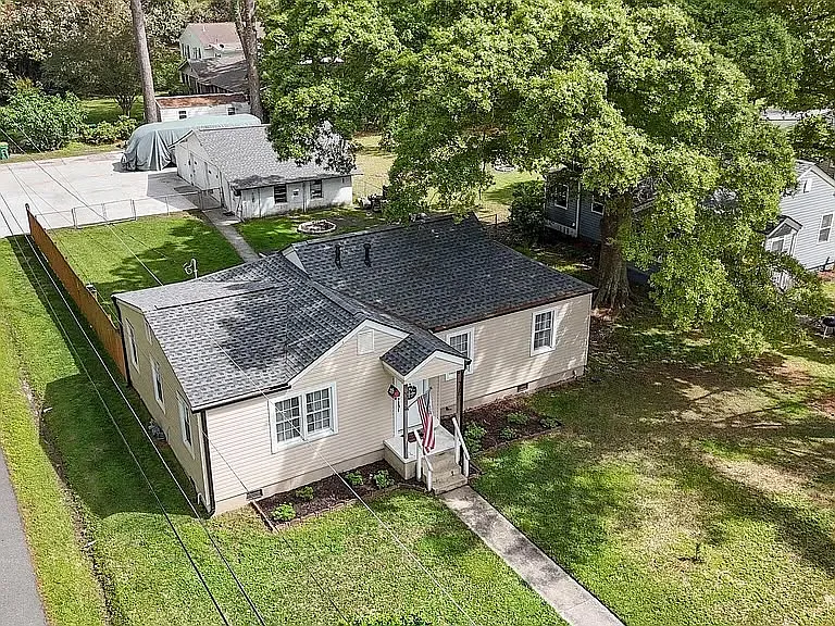 320 Georgia Ave — Photo 1