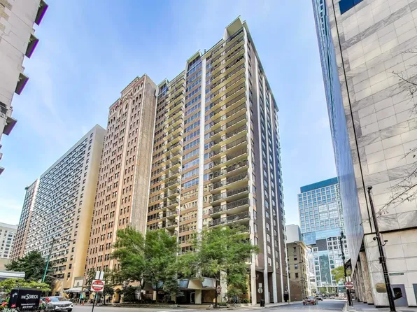 201 E Chestnut St APT 24C, Chicago, IL 60611