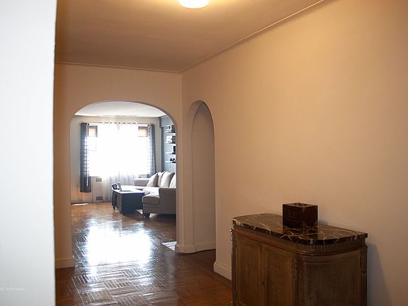 3rd image of 10825 72nd Ave APT 6B