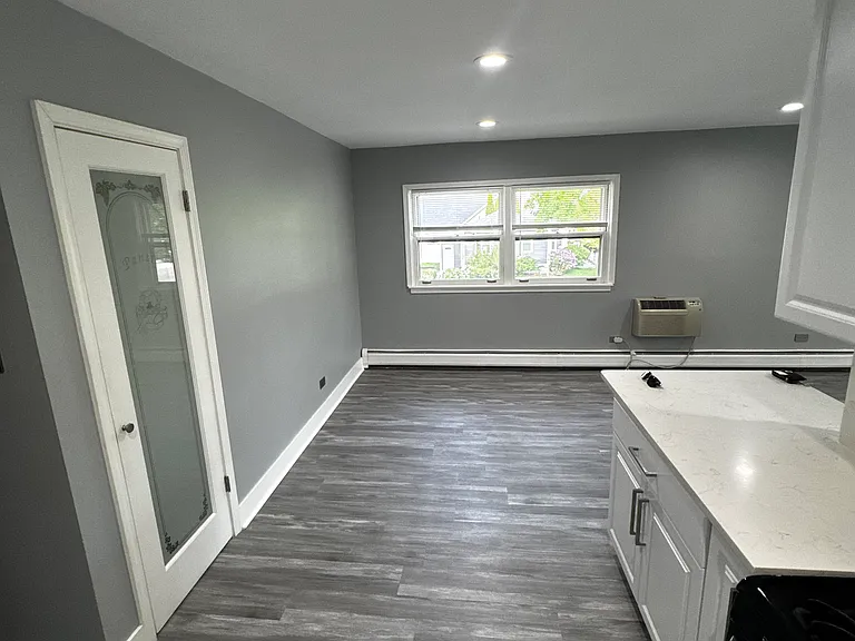 300 W Burlington Ave #4 — Photo 4