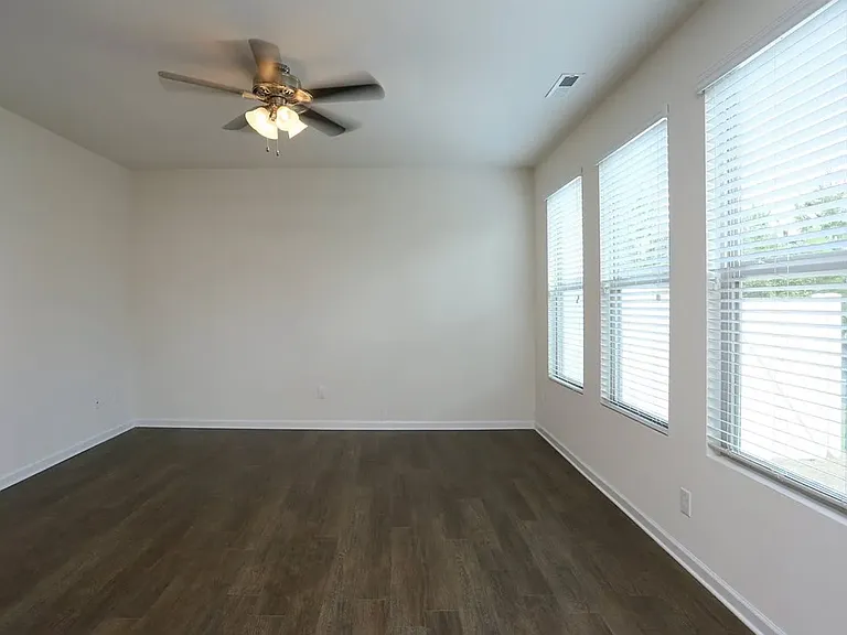 131 Holly Berry Ln — Photo 10