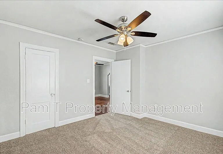 633 W 35th St — Photo 17