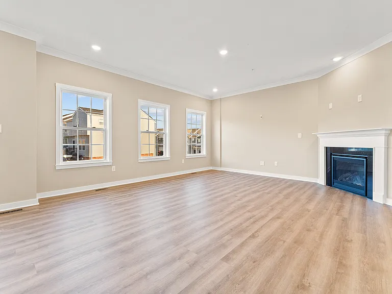 705 Ravenshire Ct — Photo 14