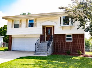 713 Geneva Ave, Romeoville, IL 60446