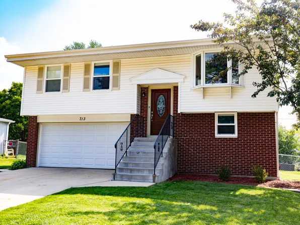 713 Geneva Ave, Romeoville, IL 60446