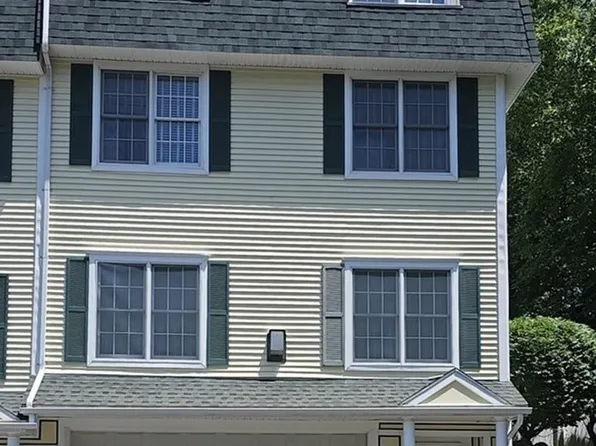 14 Dansereau Pl #14, Middleton, MA 01949