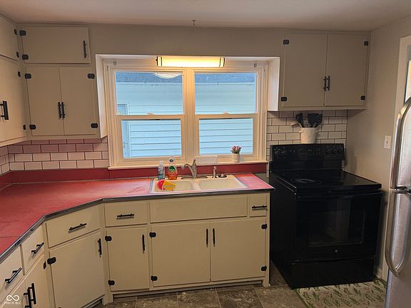 5th image of 421 Union St