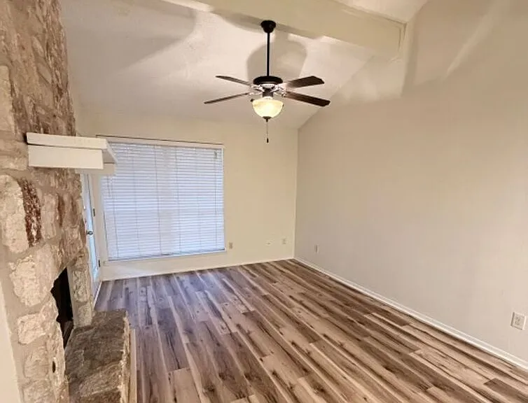 1202 Royal Crest Dr — Photo 8