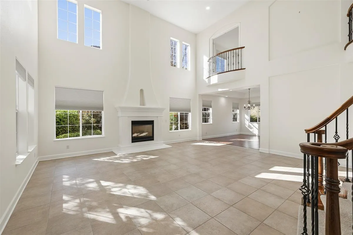 4 bed, 3527 sqft, $4,500 — Photo 4