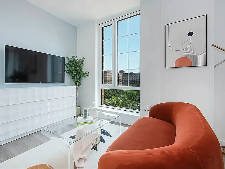 1856 Park Ave #4I — Photo 2