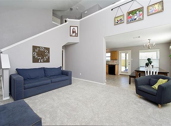 3rd image of 402 Wimberley St